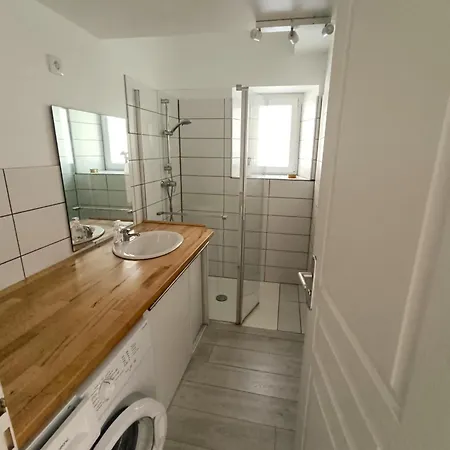 Beautiful House Near The Beach, 4 Bedrooms בית נופש *