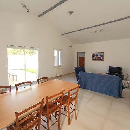 Beautiful House Near The Beach, 4 Bedrooms *