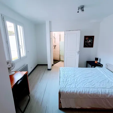 Beautiful House Near The Beach, 4 Bedrooms Ferienhaus *