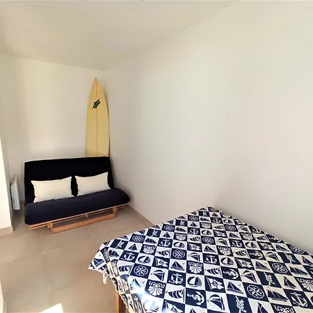Beautiful House Near The Beach, 4 Bedrooms Ferienhaus
